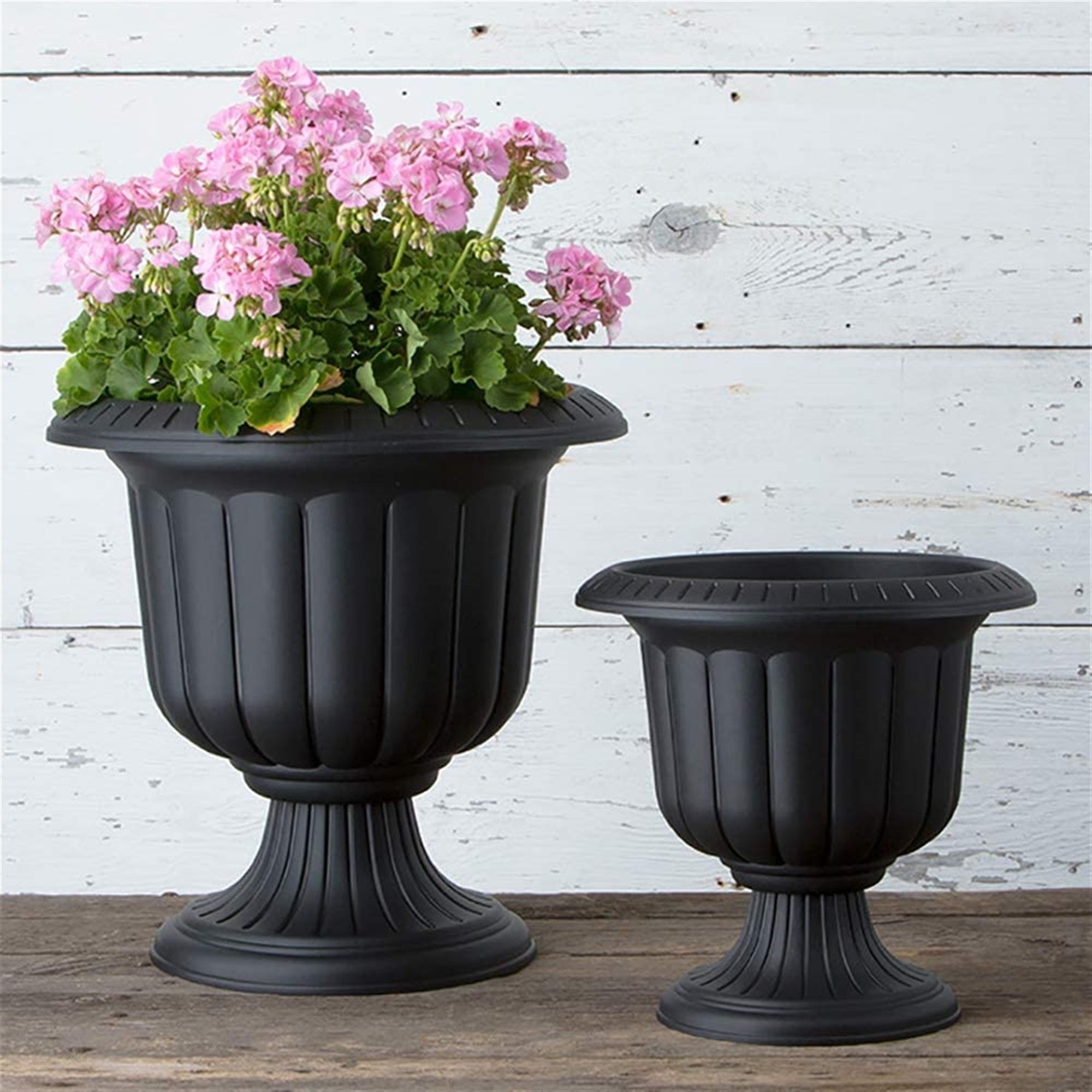 Novelty Indoor/Outdoor Durable Plastic Classic Fluted Urn Planter