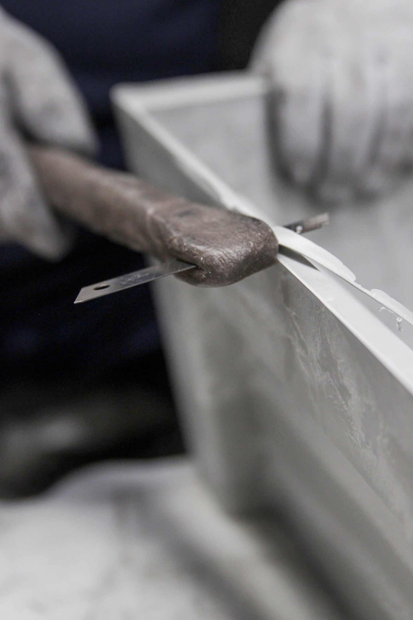 Ecopots Hanging Brussels Durable Modern Round Indoor/Outdoor Recycled-Based Composite Flower Pot Planter