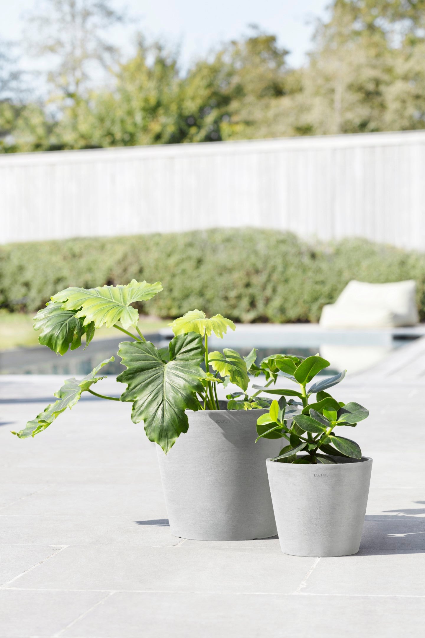 Ecopots Amsterdam Durable Modern Round In/Outdoor Recycled-Based Composite Flower Pot Planter