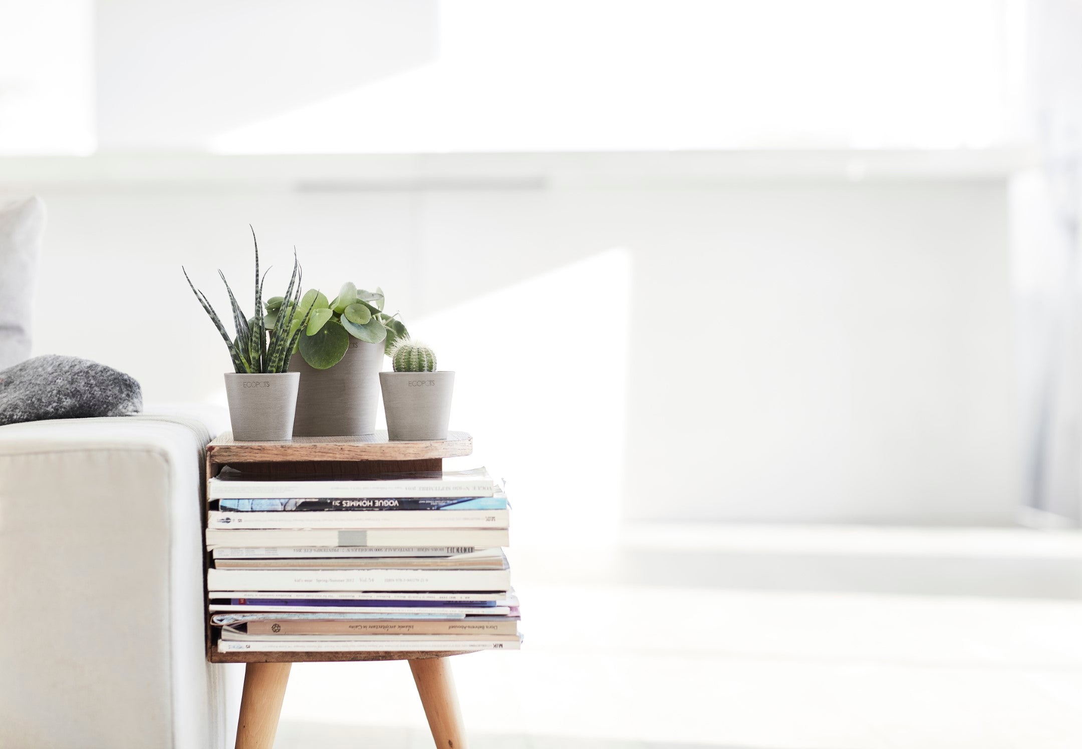 Ecopots Amsterdam Mini Durable Modern Round Recycled-Based Composite Flower Pot Planter