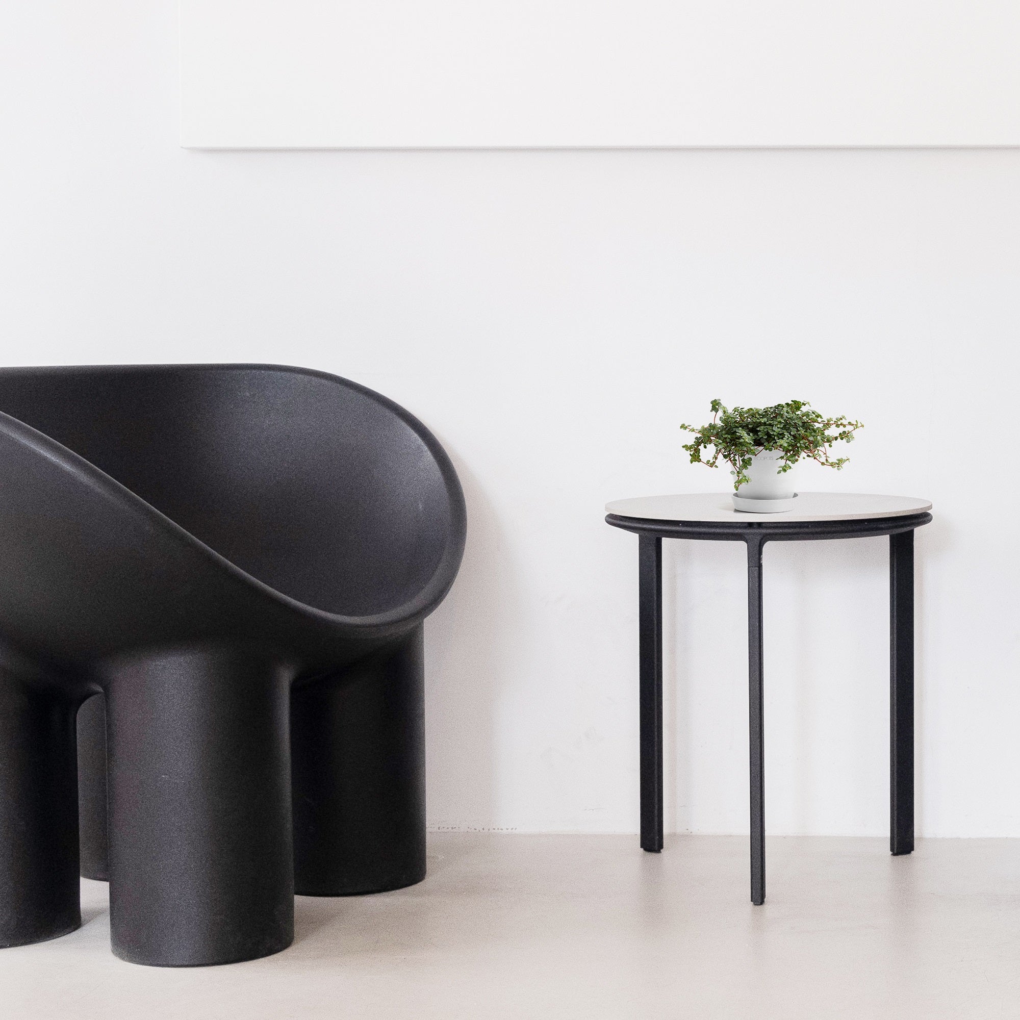 Ecopots Antwerp Mini Durable Modern Round Indoor/Outdoor Recycled-Based Composite Flower Pot Planter w/ Saucer