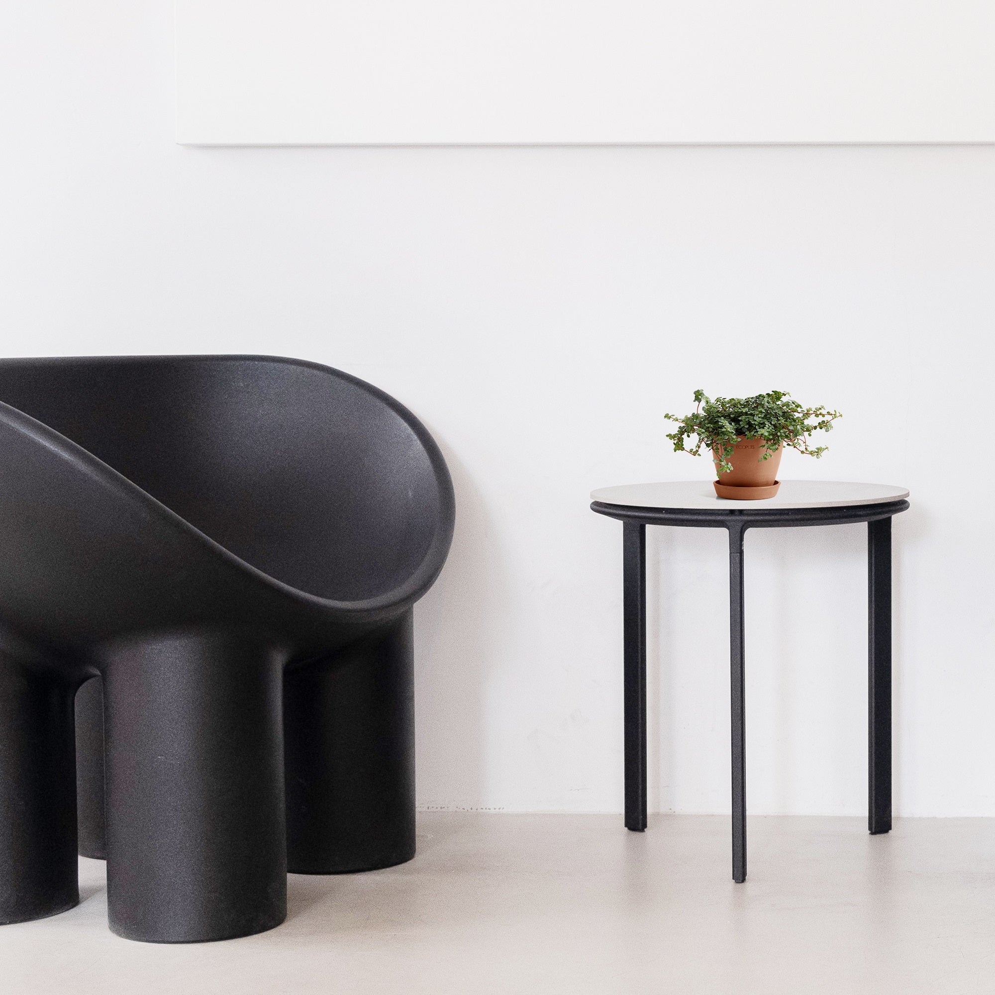 Ecopots Antwerp Mini Durable Modern Round Indoor/Outdoor Recycled-Based Composite Flower Pot Planter w/ Saucer