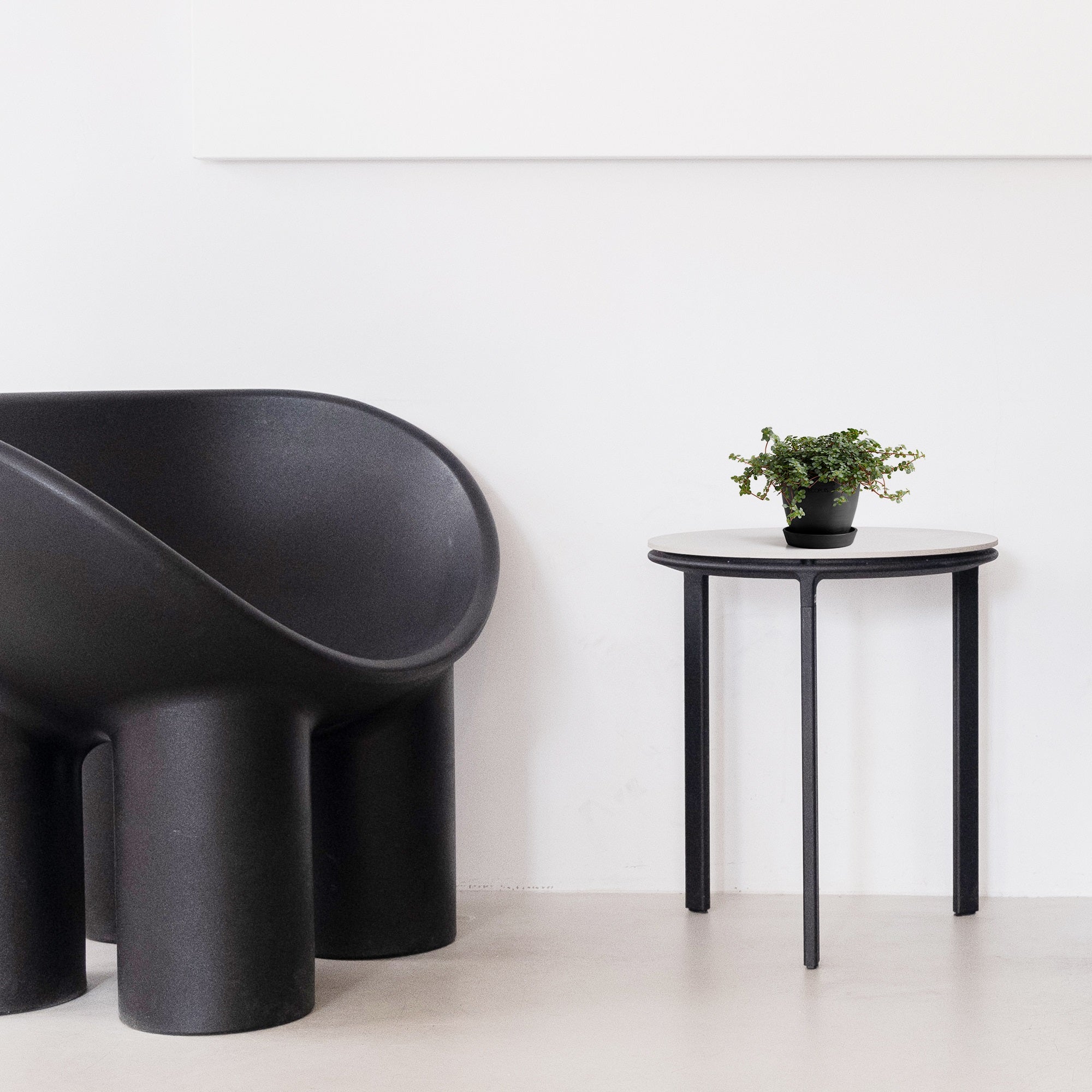 Ecopots Antwerp Mini Durable Modern Round Indoor/Outdoor Recycled-Based Composite Flower Pot Planter w/ Saucer