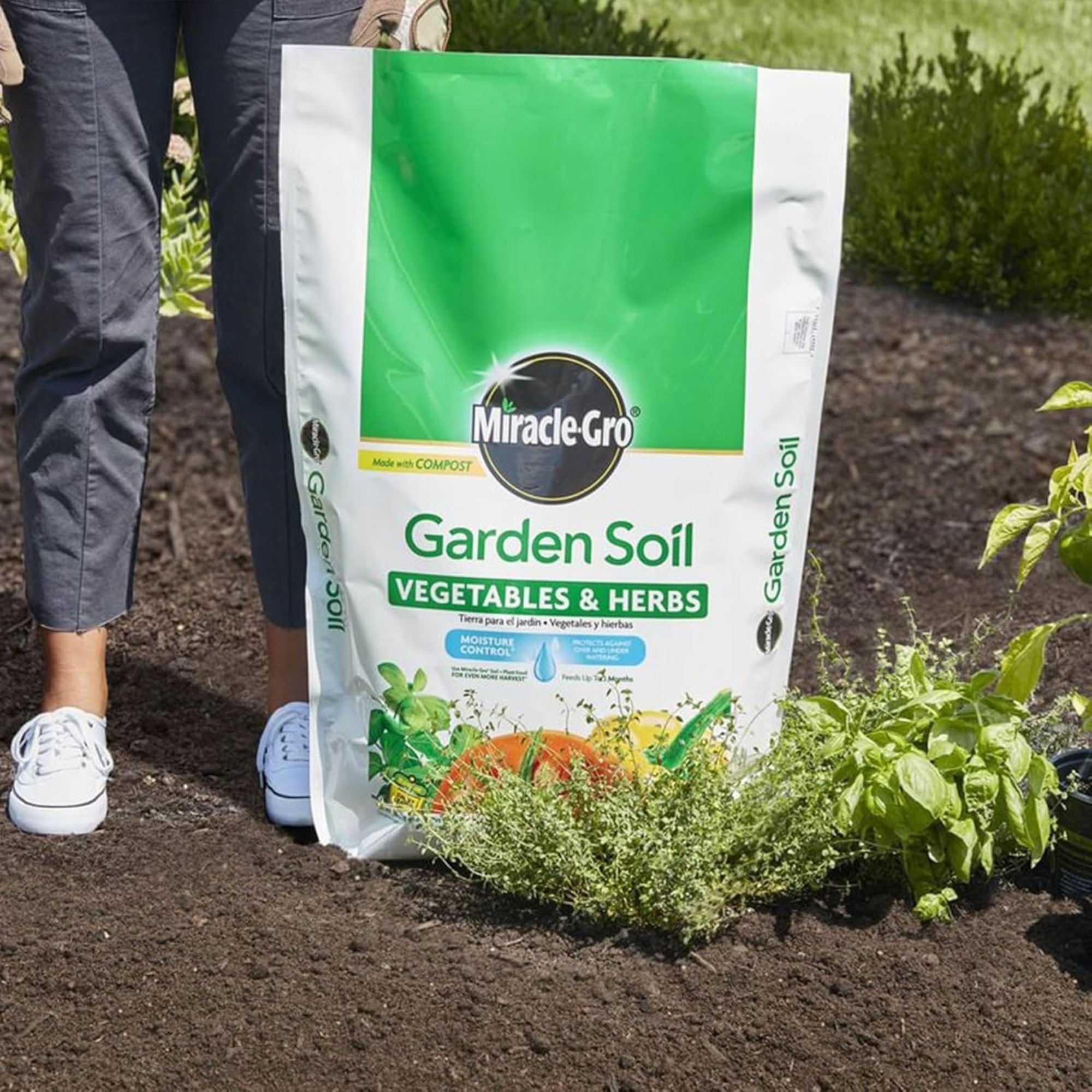Miracle-Gro Vegetables and Herbs Garden Soil with Moisture Control, 1.5 cu ft