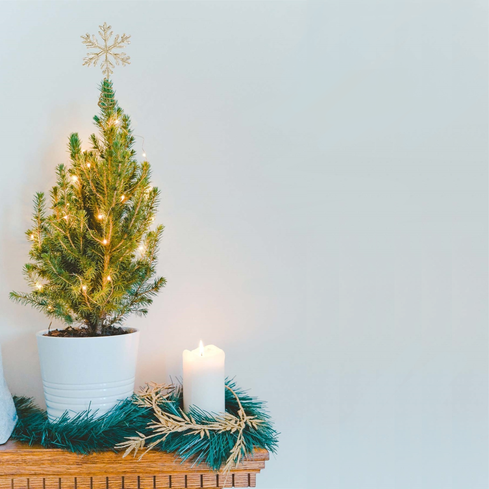 Kurt Adler Miniature Christmas Tree Topper, Gold Snowflake, 7"