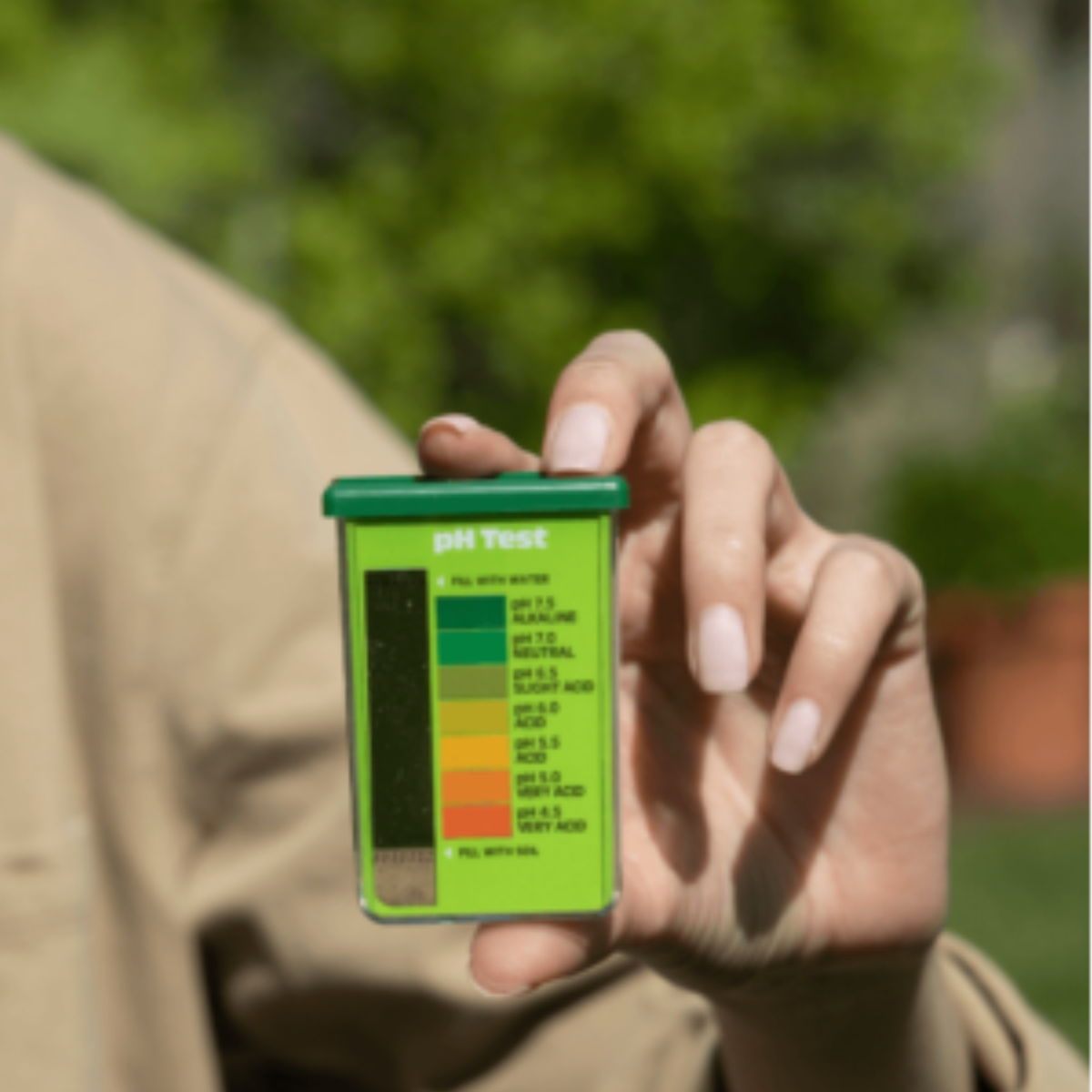Jonathan Green Soil pH Test Kit for Lawns with Color Chart, Contains 10 Tests