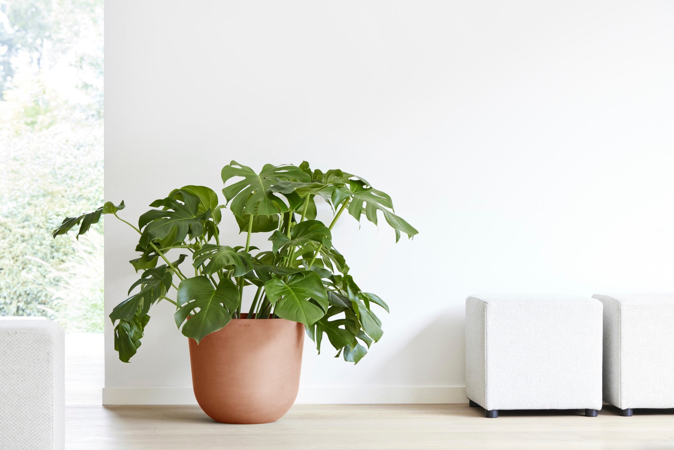 Ecopots Oslo Durable Modern Round Indoor/Outdoor Recycled-Based Composite Flower Pot Planter