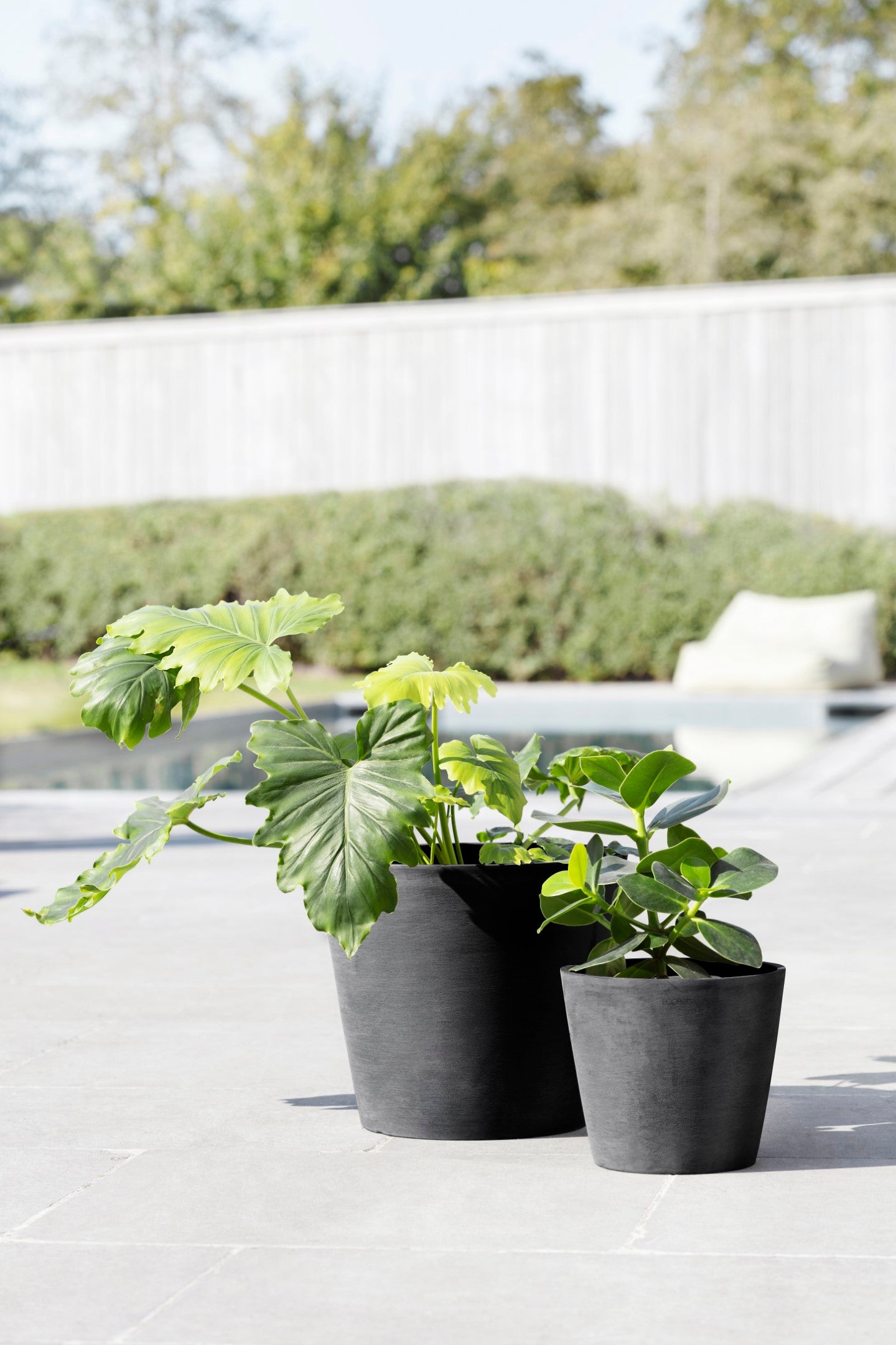 Ecopots Amsterdam Durable Modern Round In/Outdoor Recycled-Based Composite Flower Pot Planter