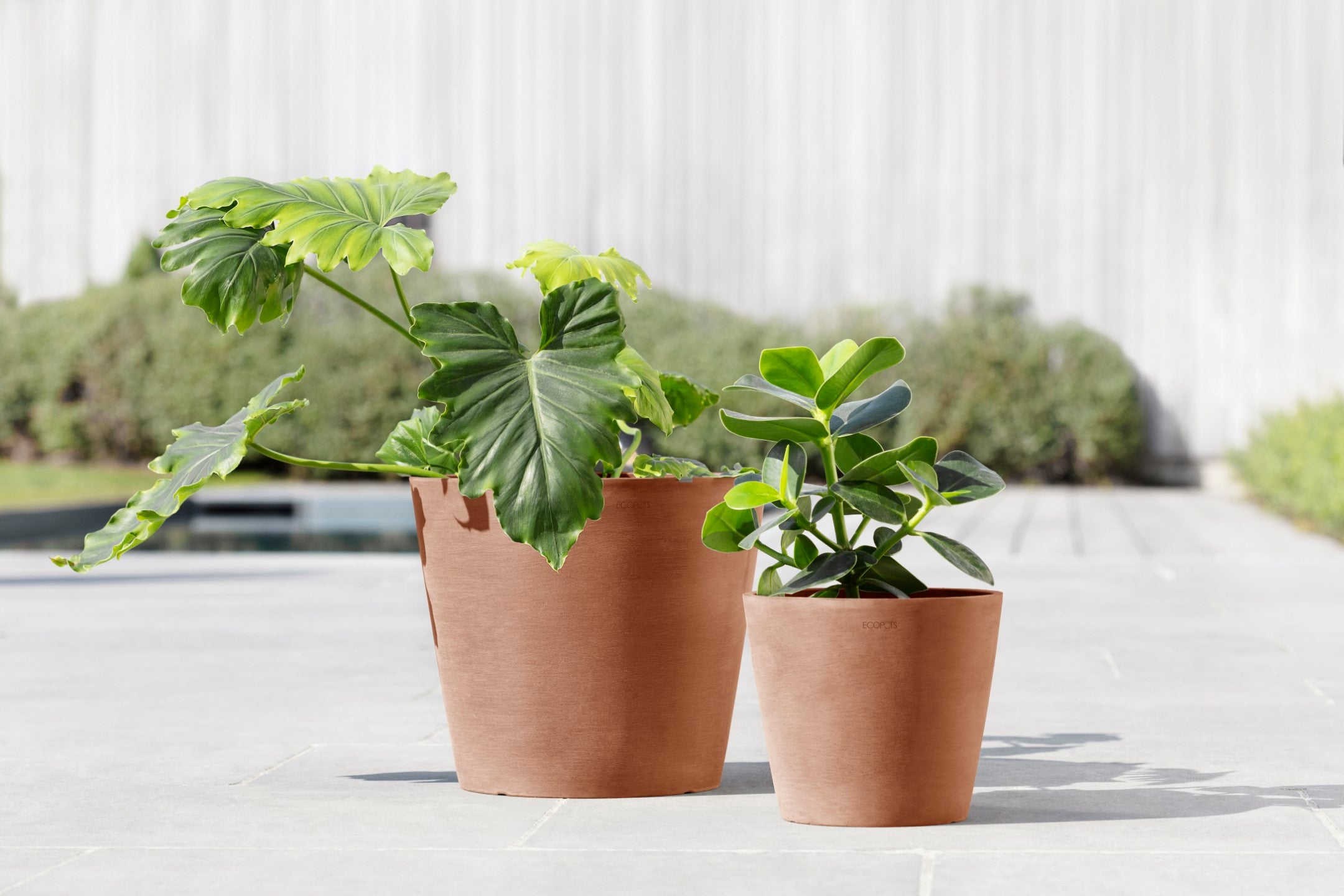 Ecopots Amsterdam Durable Modern Round In/Outdoor Recycled-Based Composite Flower Pot Planter