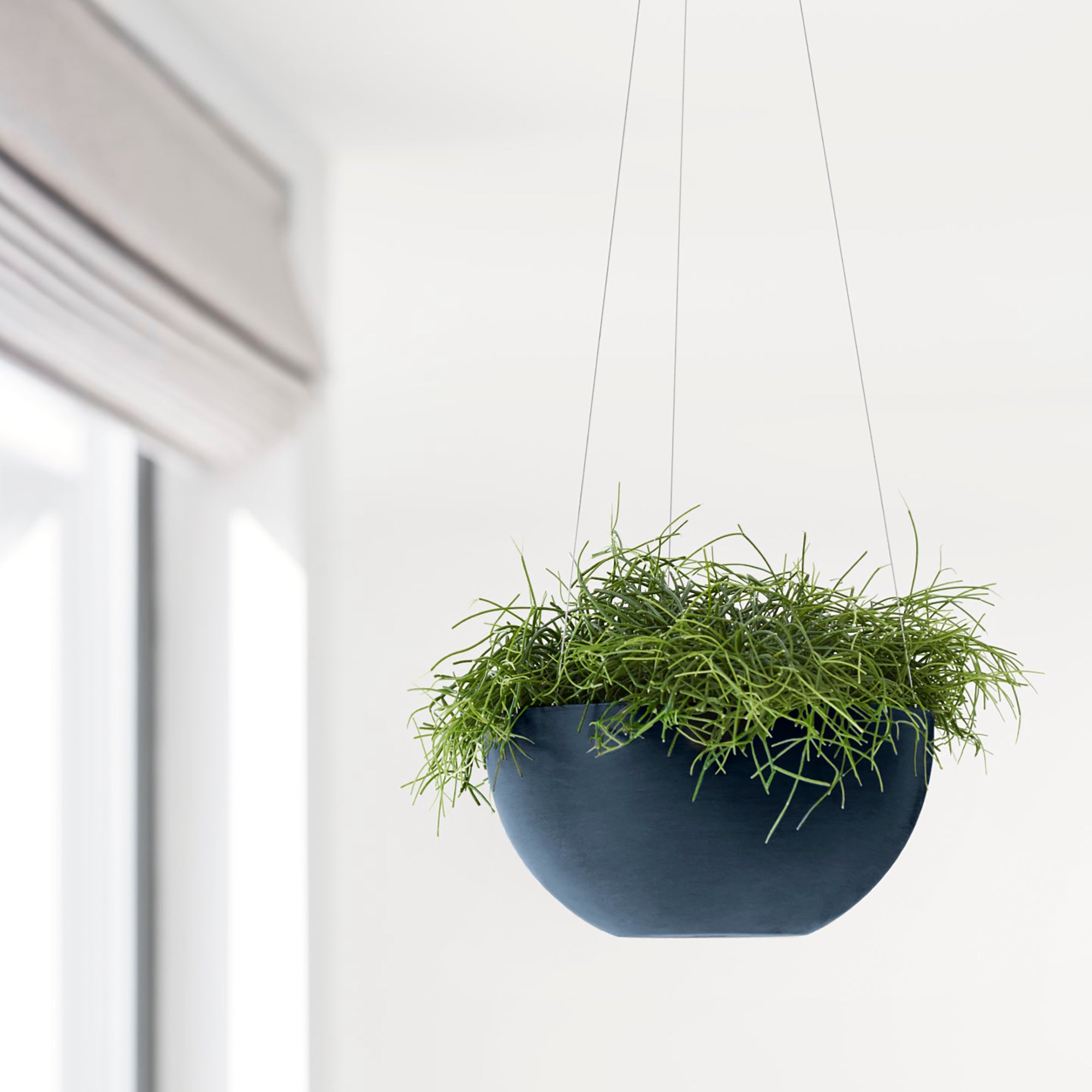 Ecopots Hanging Brussels Durable Modern Round Indoor/Outdoor Recycled-Based Composite Flower Pot Planter