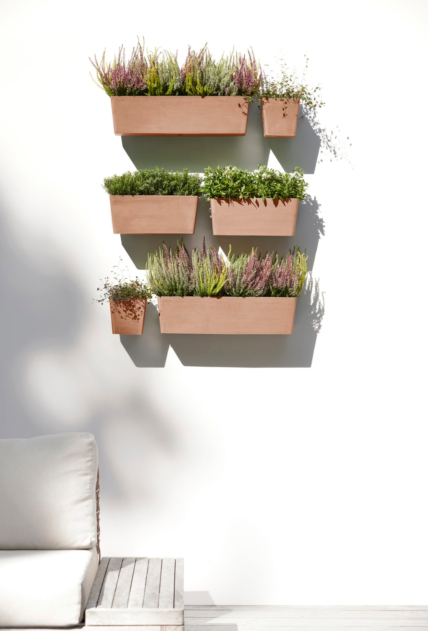 Ecopots Manhattan Wall Durable Modern Rectangular Indoor/Outdoor Recycled-Based Composite Hanging Flower Planter