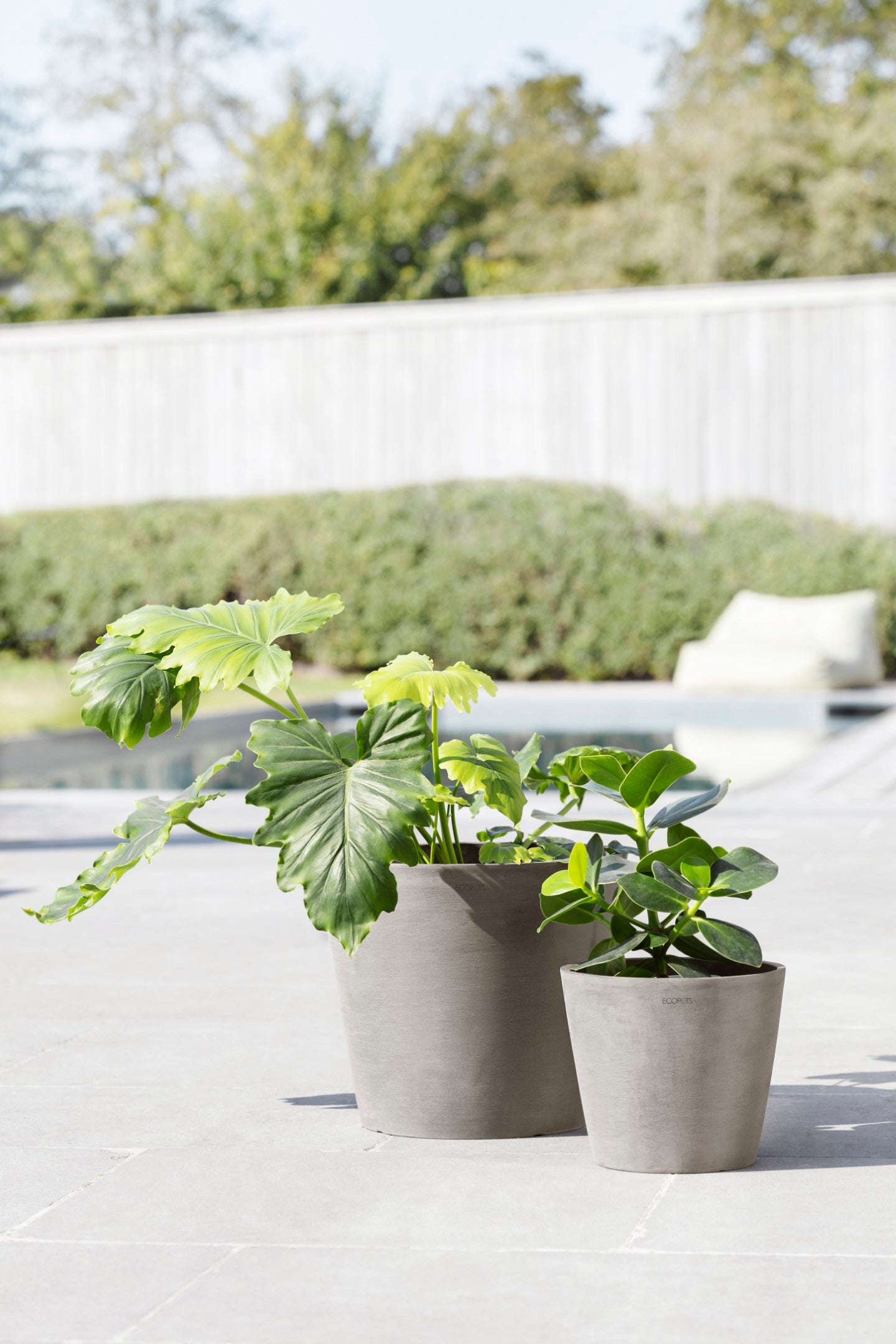 Ecopots Amsterdam Durable Modern Round In/Outdoor Recycled-Based Composite Flower Pot Planter