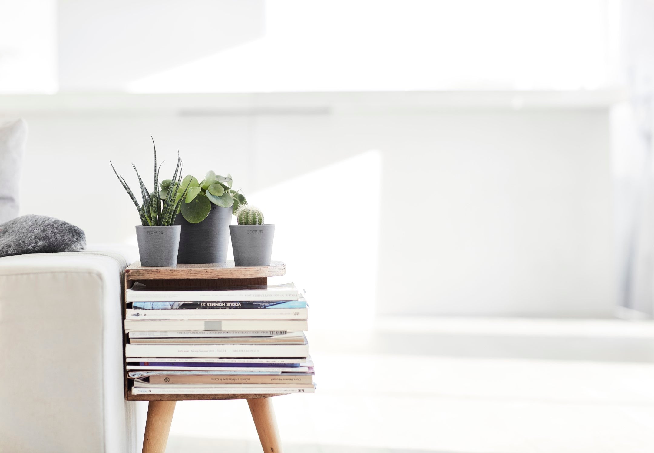 Ecopots Amsterdam Mini Durable Modern Round Recycled-Based Composite Flower Pot Planter