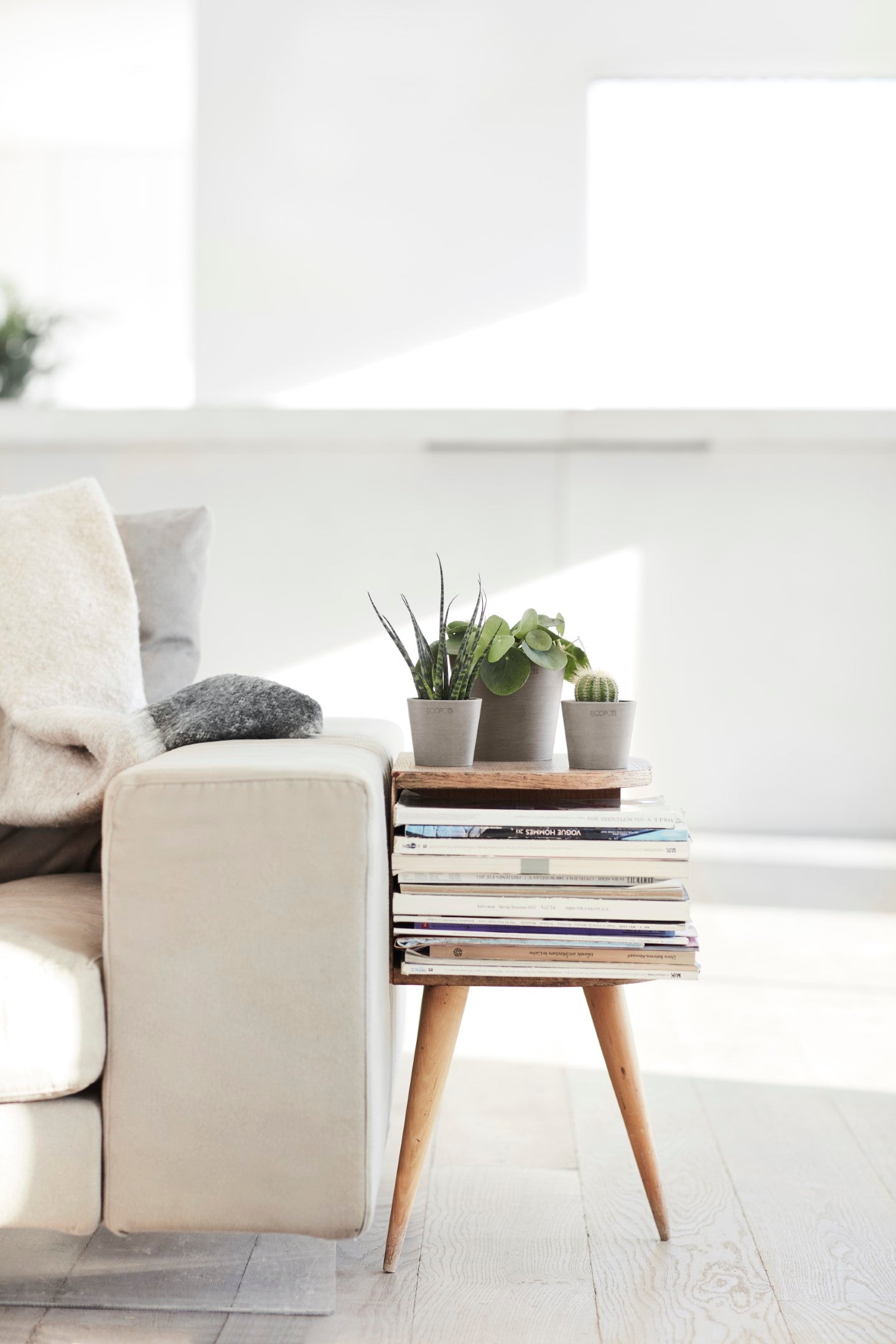 Ecopots Amsterdam Mini Durable Modern Round Recycled-Based Composite Flower Pot Planter