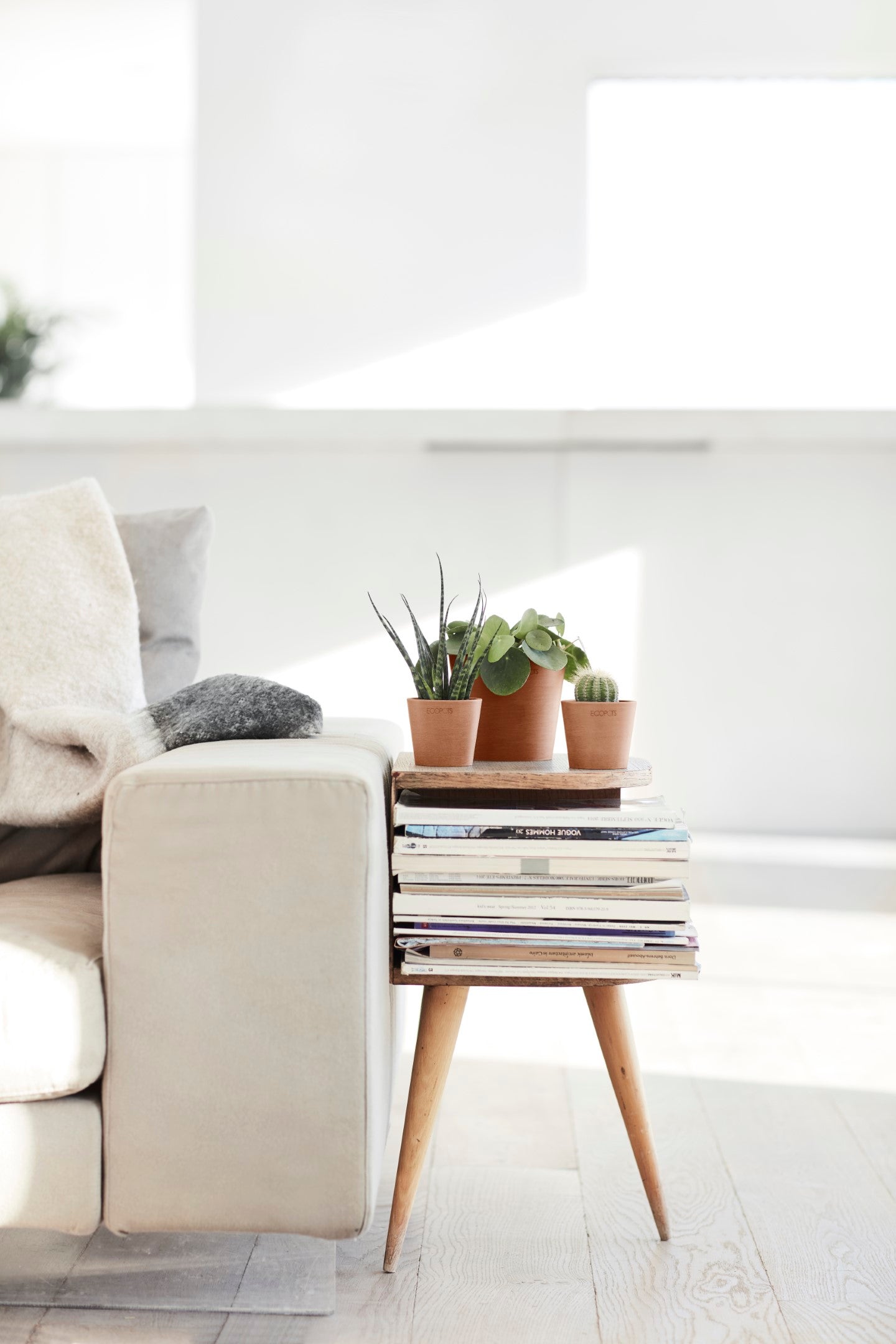 Ecopots Amsterdam Mini Durable Modern Round Recycled-Based Composite Flower Pot Planter