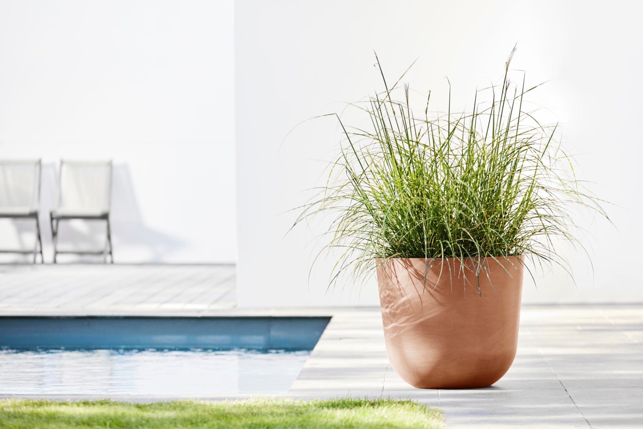 Ecopots Oslo Durable Modern Round Indoor/Outdoor Recycled-Based Composite Flower Pot Planter