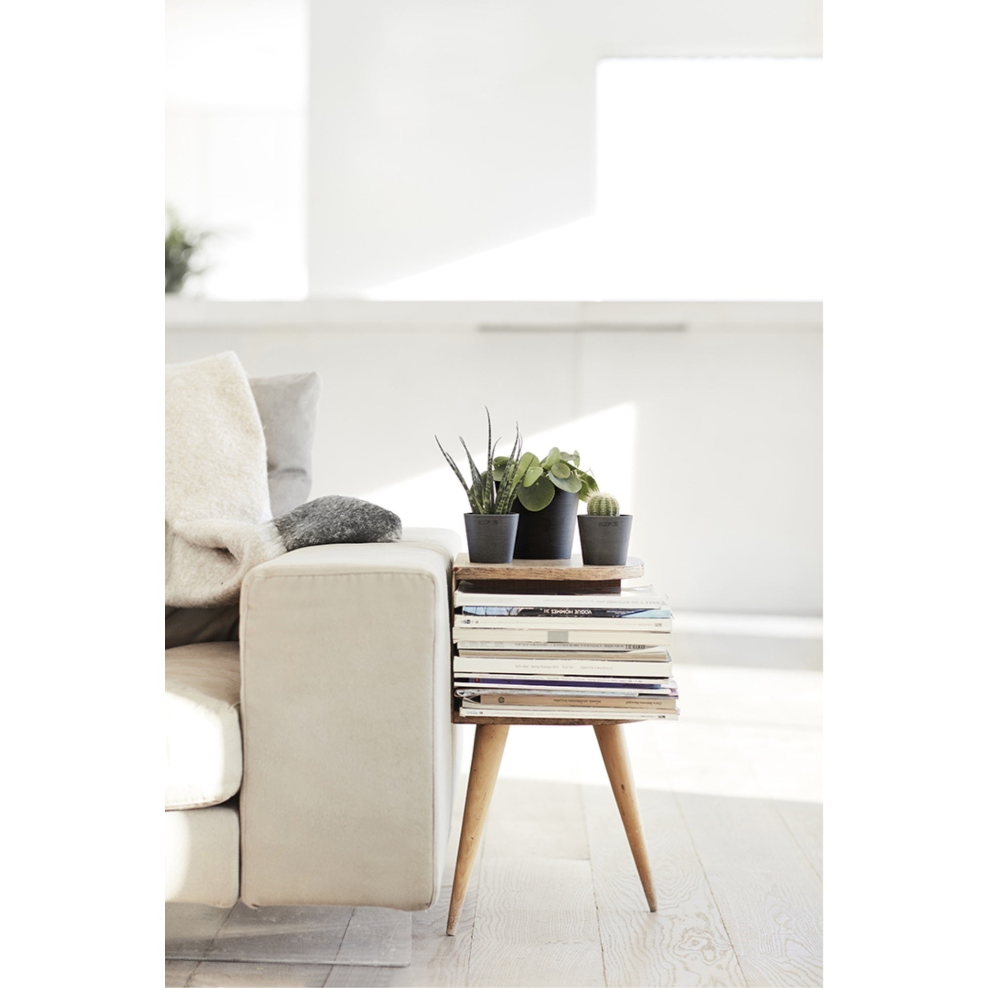 Ecopots Amsterdam Mini Durable Modern Round Recycled-Based Composite Flower Pot Planter