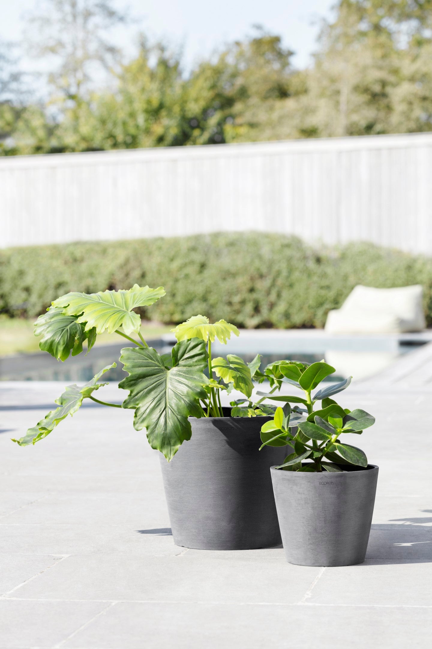 Ecopots Amsterdam Durable Modern Round In/Outdoor Recycled-Based Composite Flower Pot Planter
