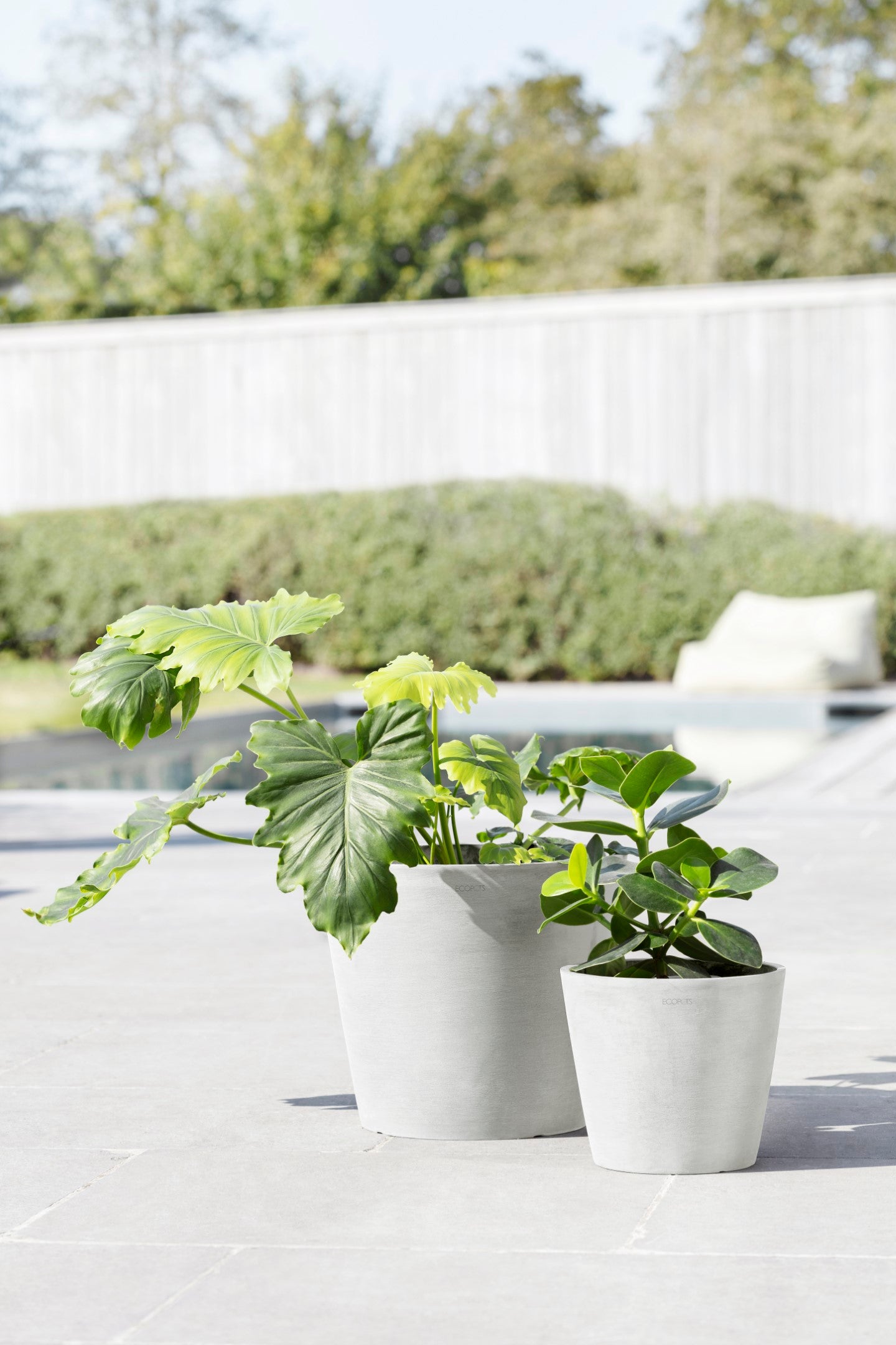 Ecopots Amsterdam Durable Modern Round In/Outdoor Recycled-Based Composite Flower Pot Planter