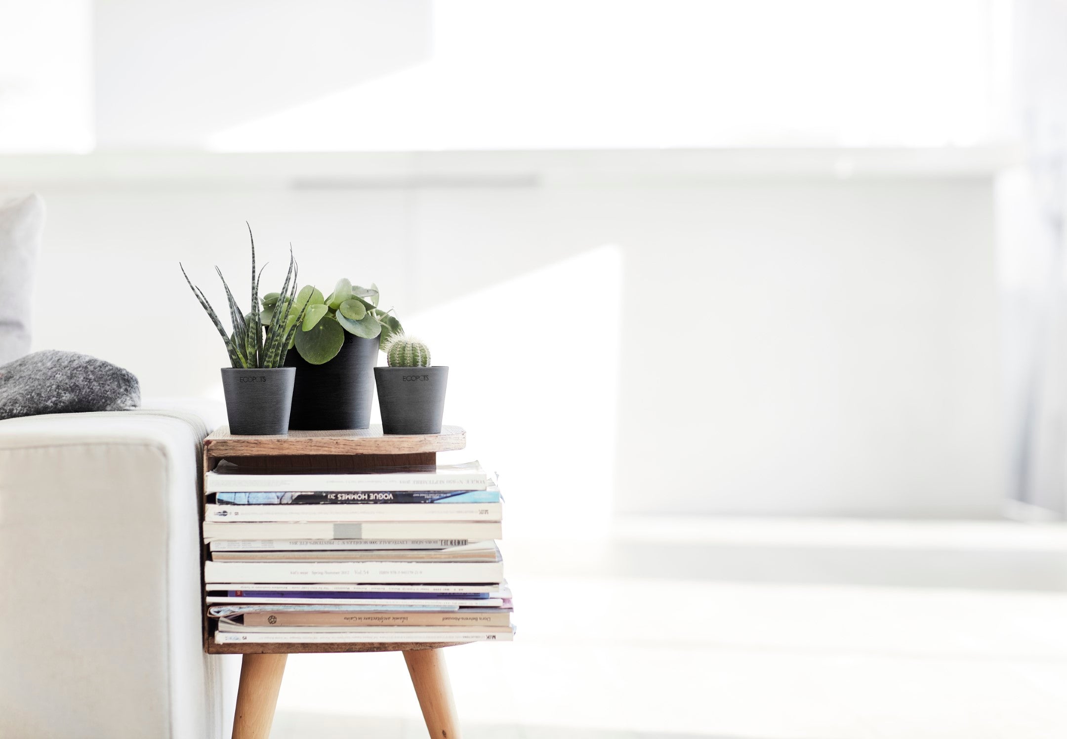 Ecopots Amsterdam Mini Durable Modern Round Recycled-Based Composite Flower Pot Planter