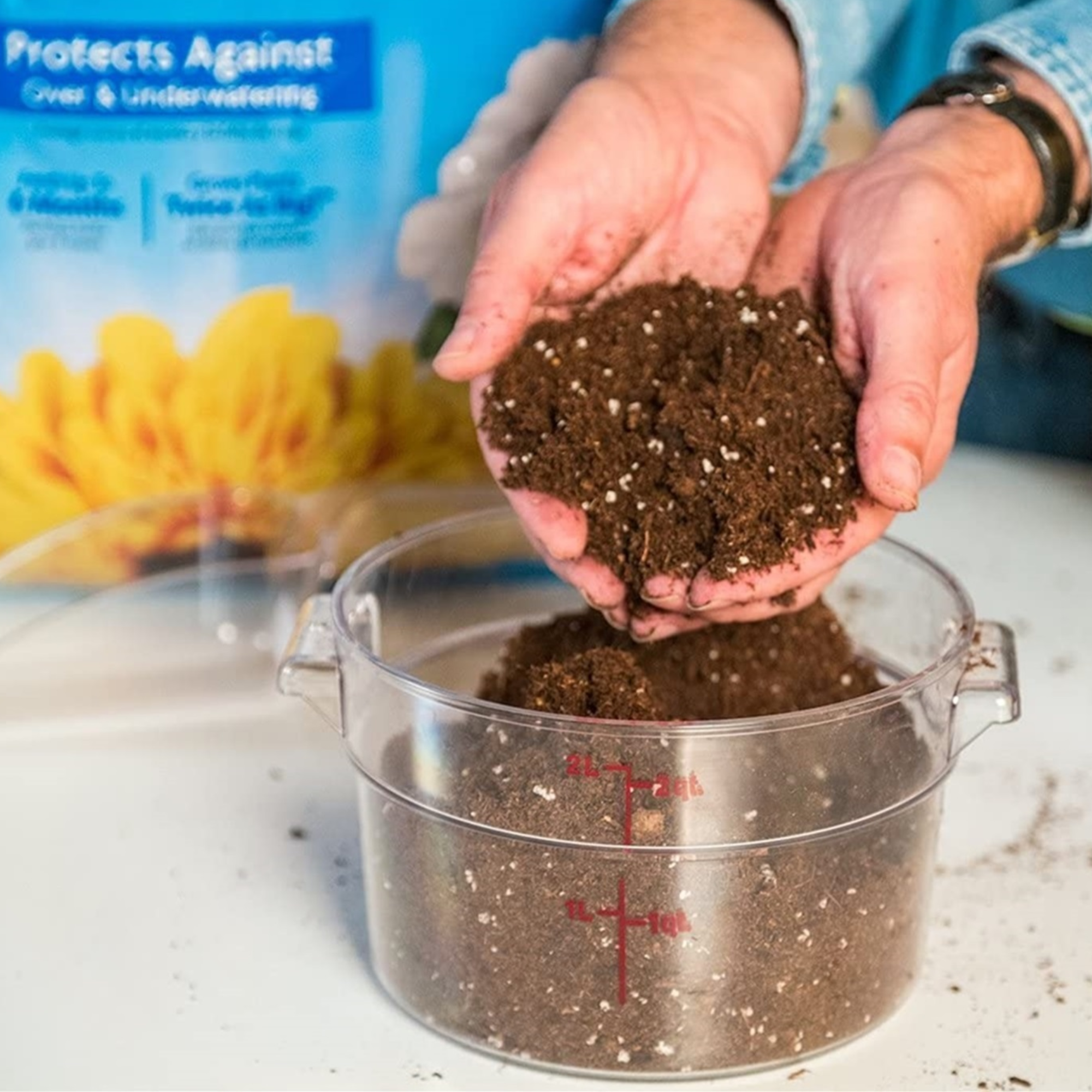 Miracle-Gro Moisture Control Potting Soil Mix