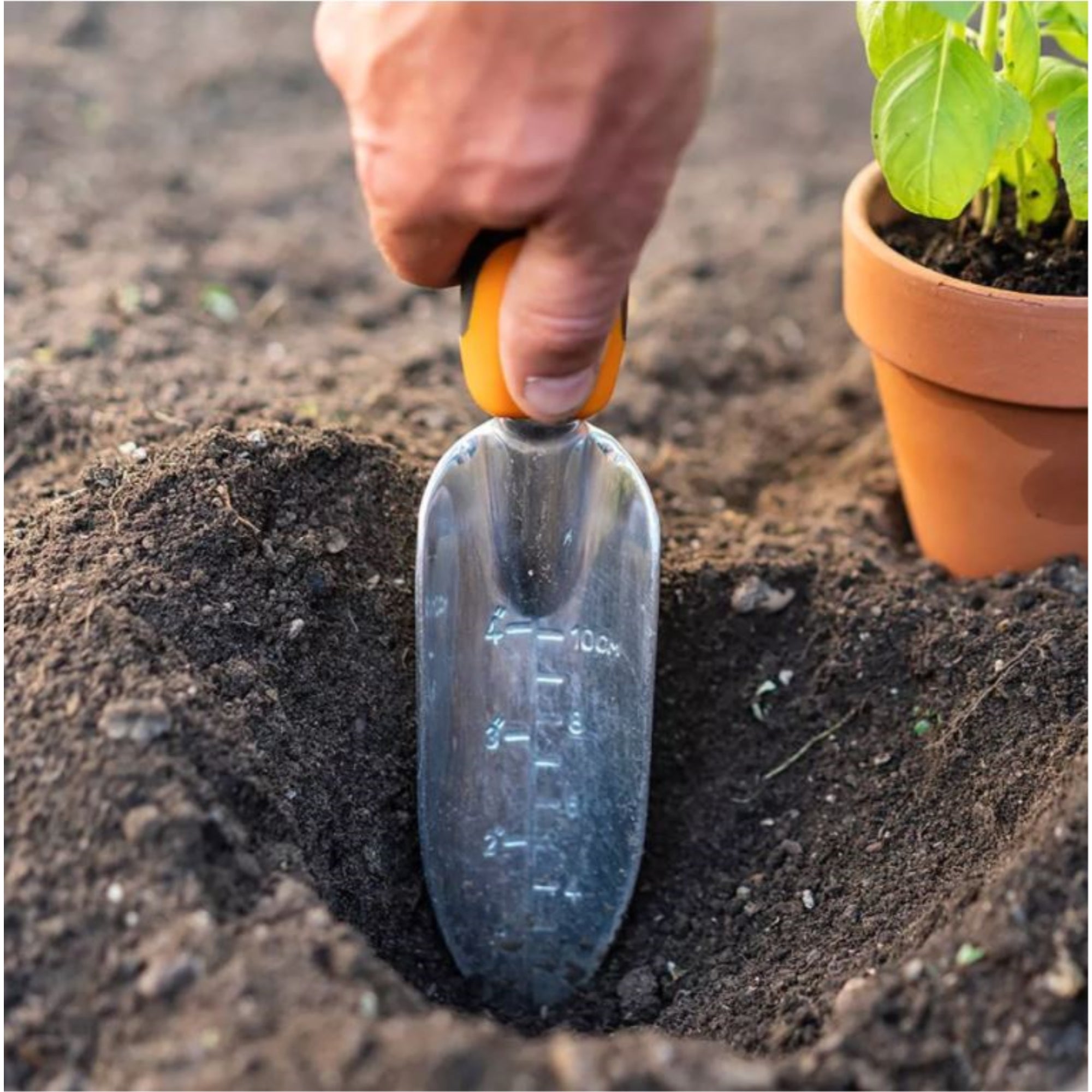 Fiskars Ergo Soft GripTool Garden Transplanter with Gradation Marks