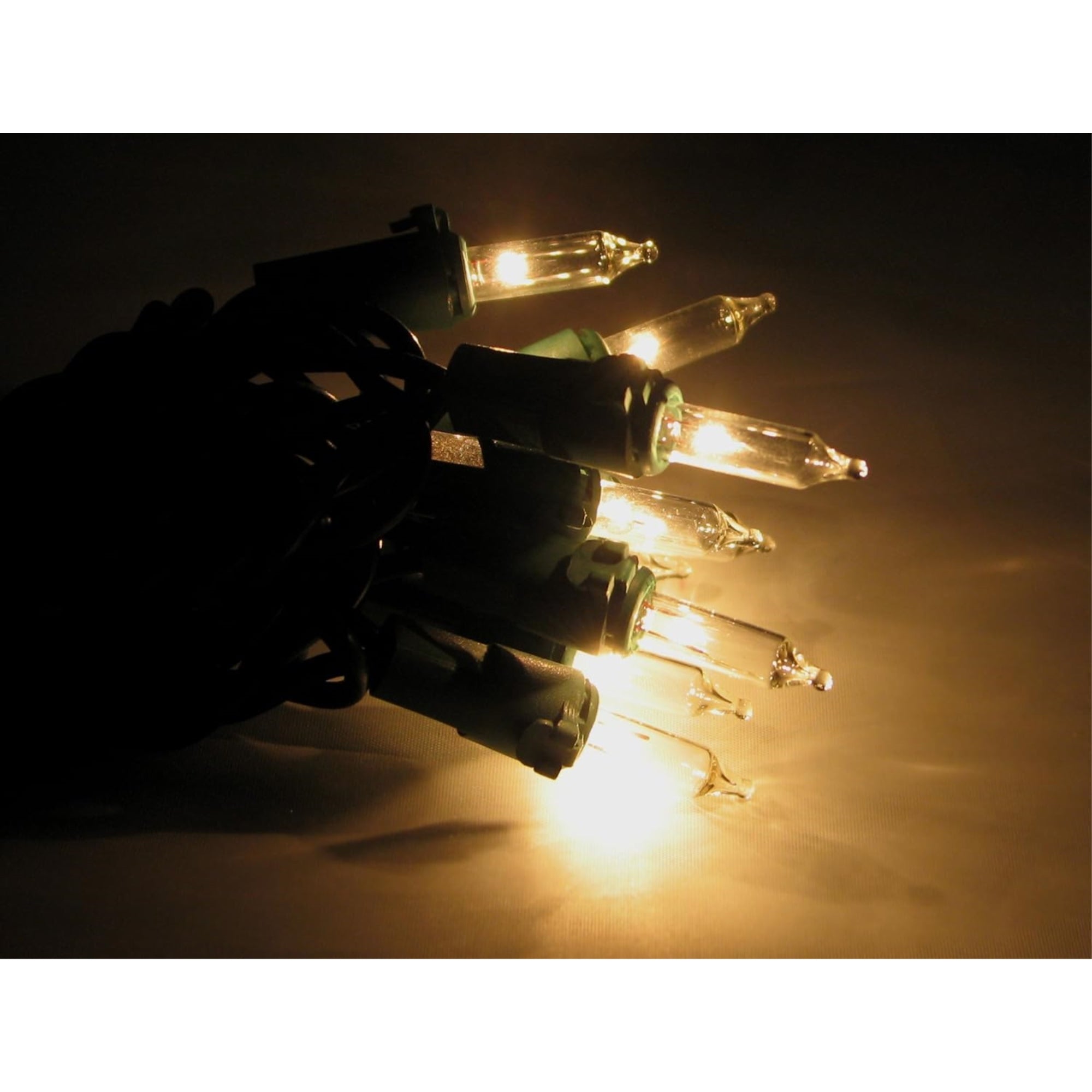 Good Tidings Indoor Outdoor Christmas Ultimate LiteLock String Lights, 100 Mini Bulbs, Green Wire,
Lighted Length 41.5’