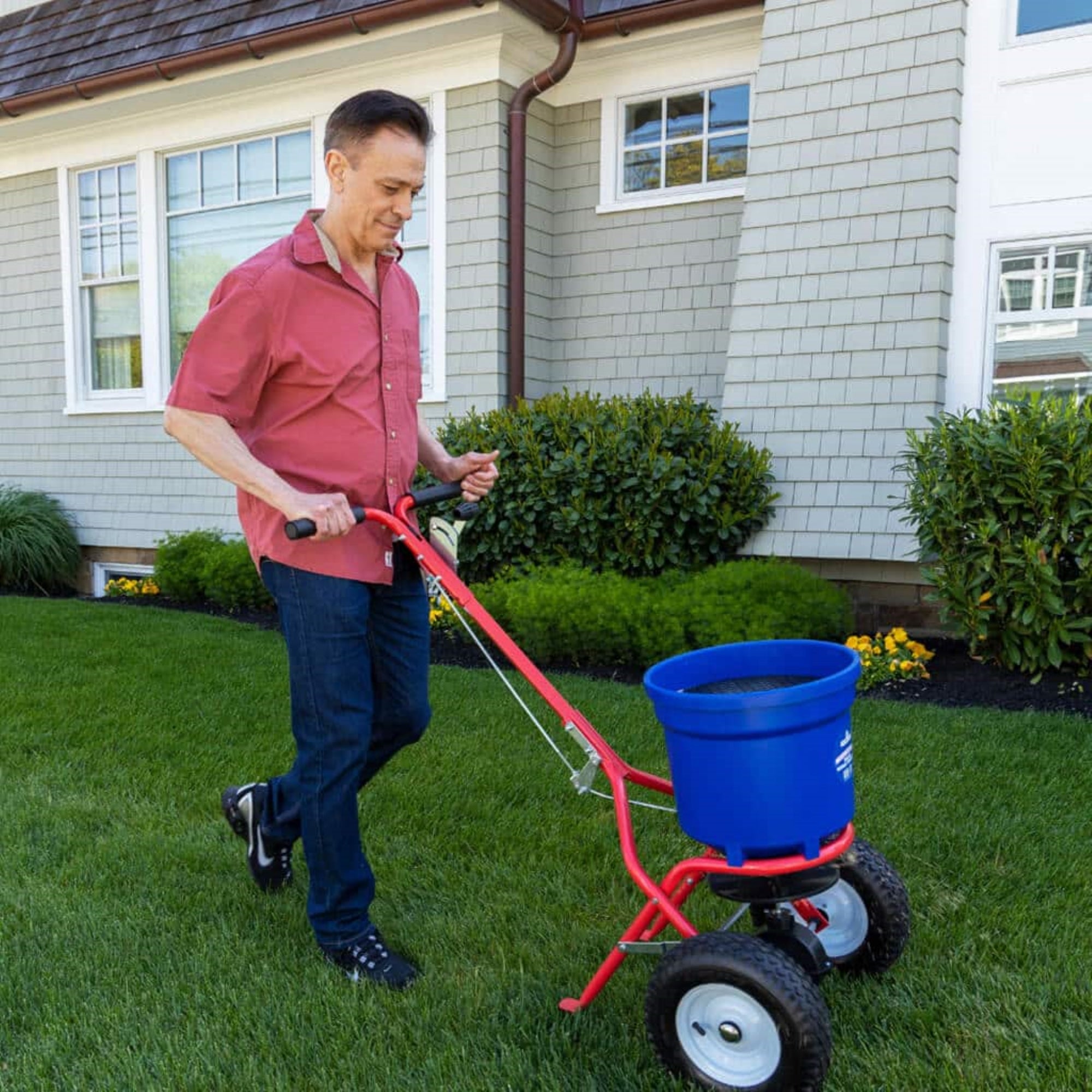 Jonathan Green New American Lawn Deluxe Broadcast Rotary Spreader