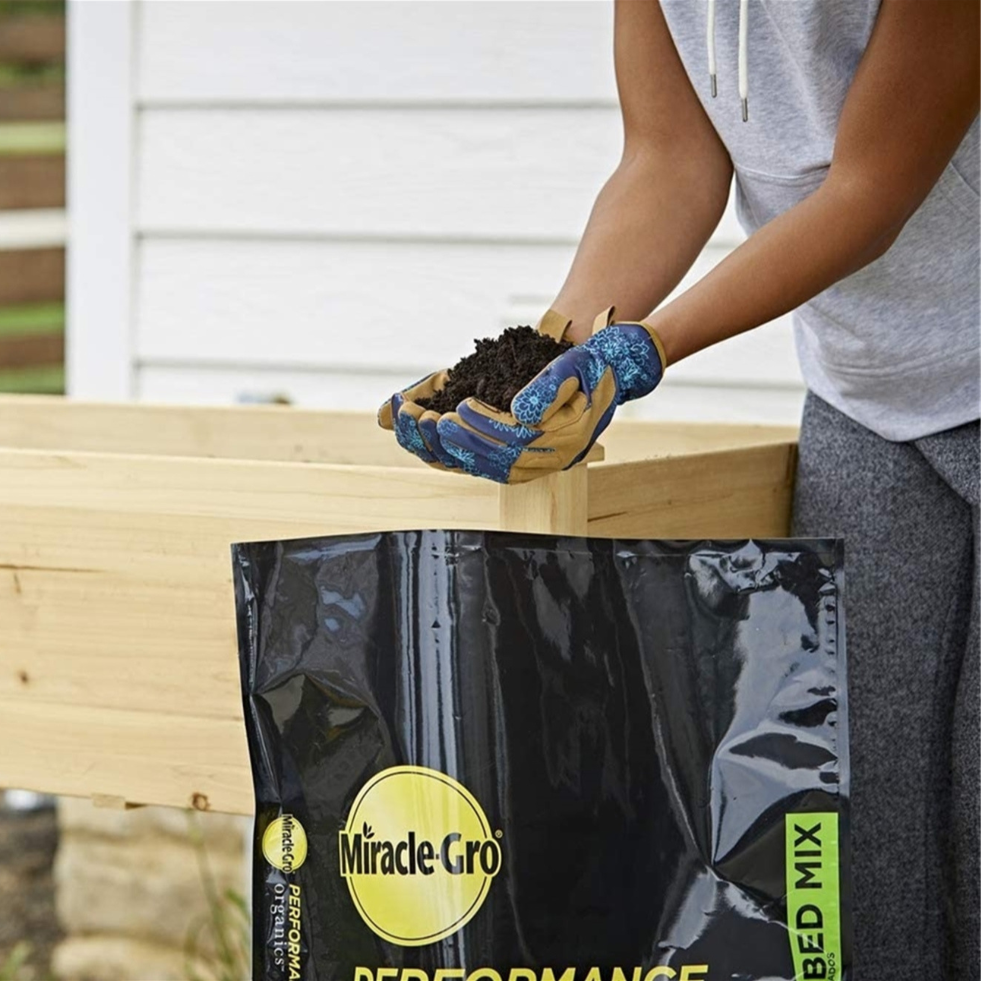 Miracle-Gro Performance Organics Raised Bed Mix Potting Soil, 1.3 cu. ft.