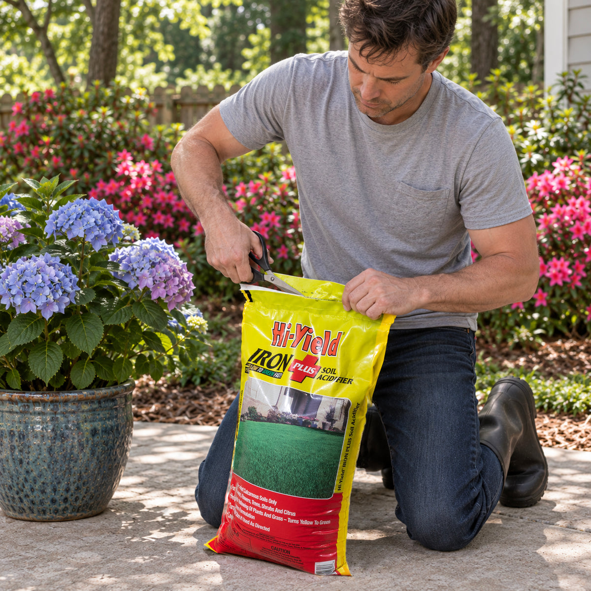 Hi-Yield 11-0-0 Iron Plus Soil Acidifier, Fast-Green Formulation, 20lb