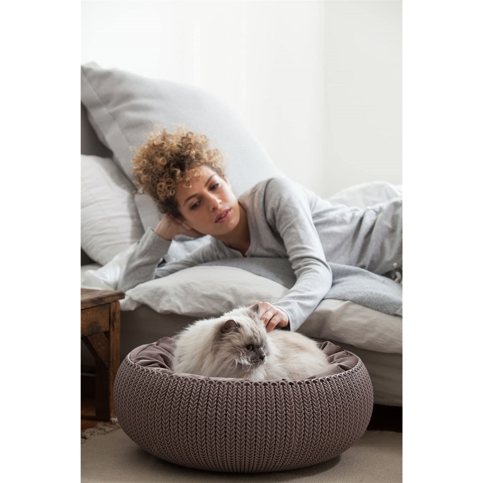 Keter by Curver Knit Cozy Resin Plastic Pet Bed, Cat Bed & Dog Bed with Cushion, Small Dogs to Medium Cats, Sandy Beige