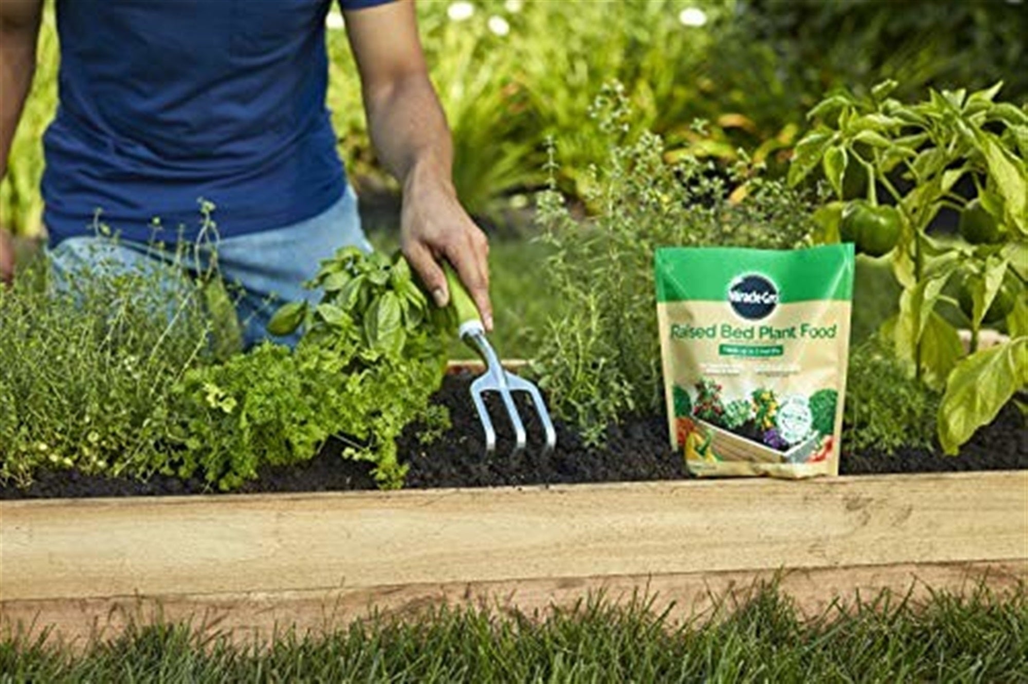 Miracle-Gro Raised Bed Plant Food, 2-Pound Bag