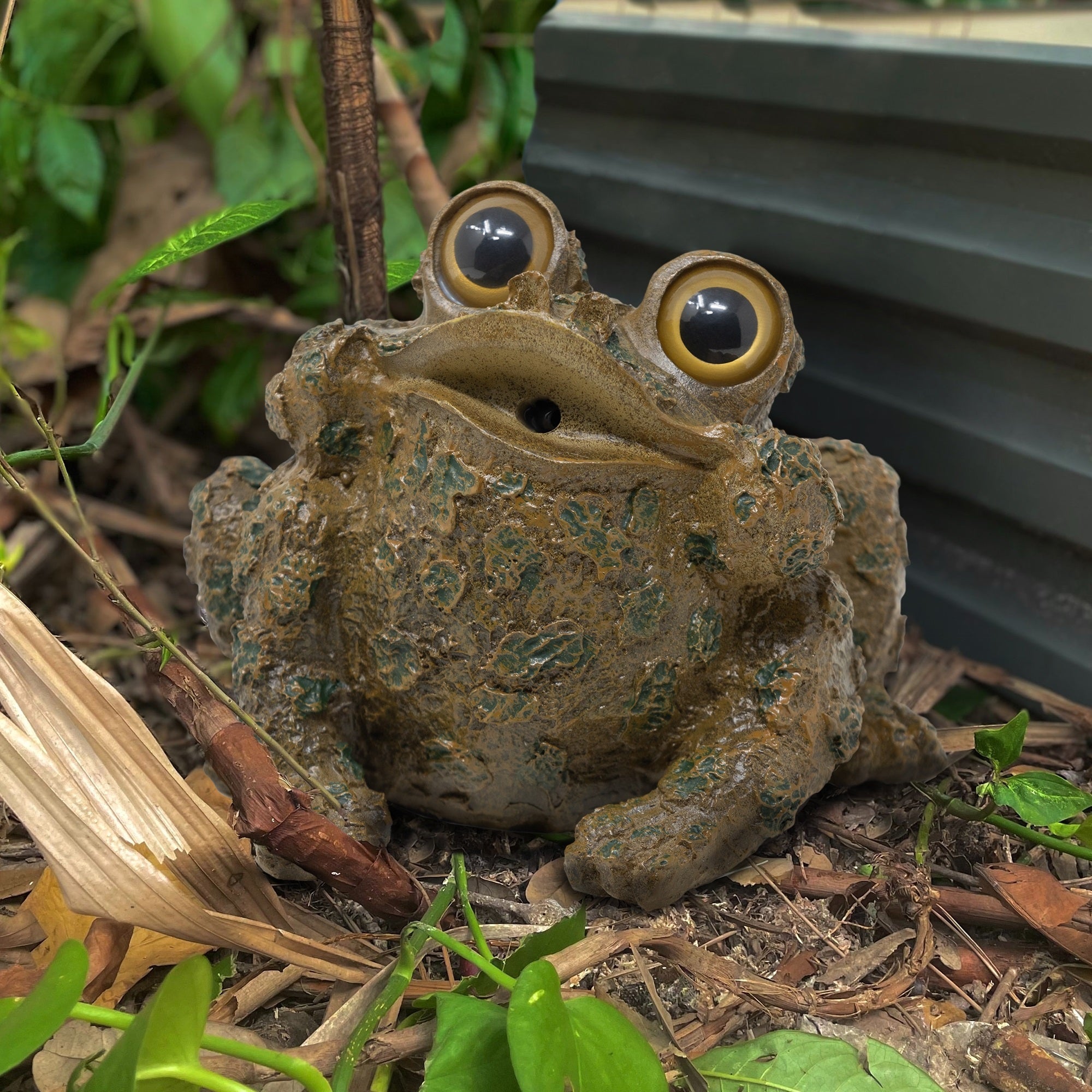 Michael Carr Designs Norton Croaker Brown Statue Outdoor Toad Figurine